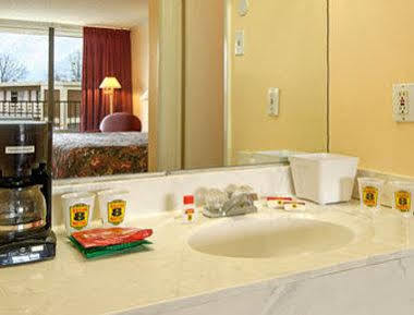 Super 8 By Wyndham Jasper Hotel Eksteriør billede
